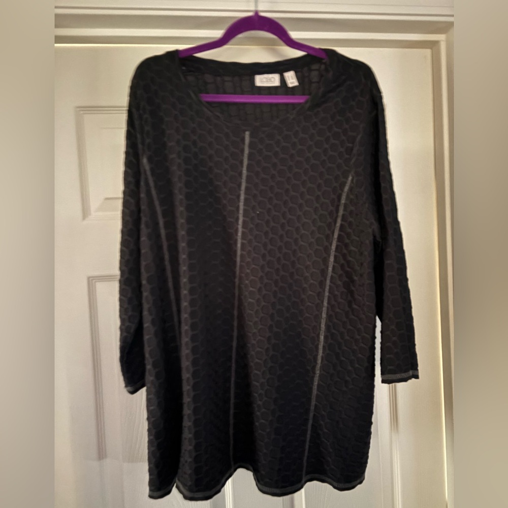 LOGO Chic Black Textured Top